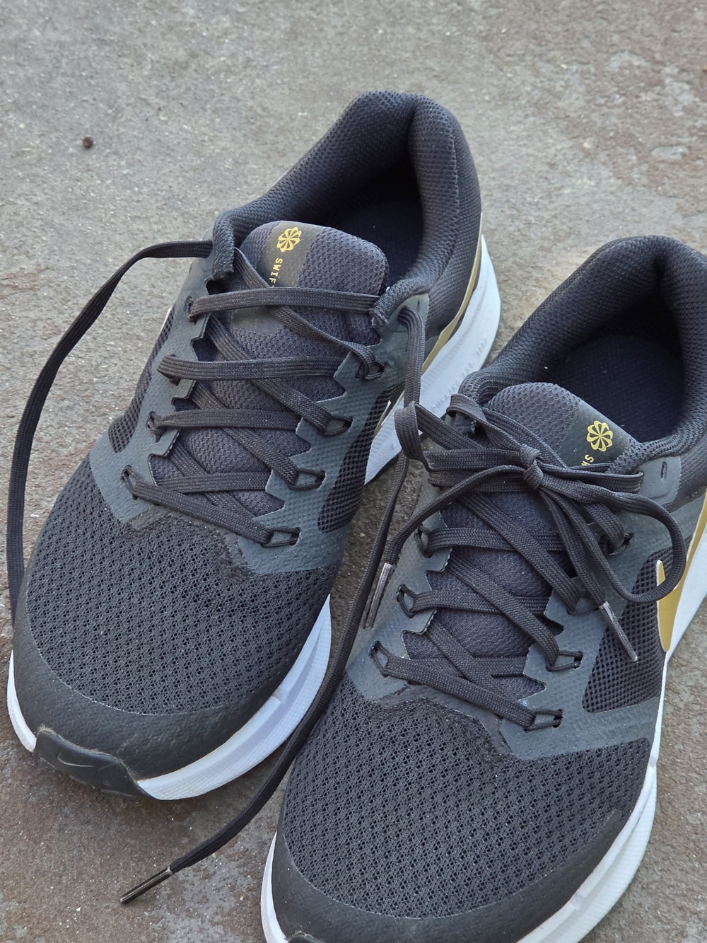 Nike Men's Athletic Shoes - Gray with Gold Swoosh